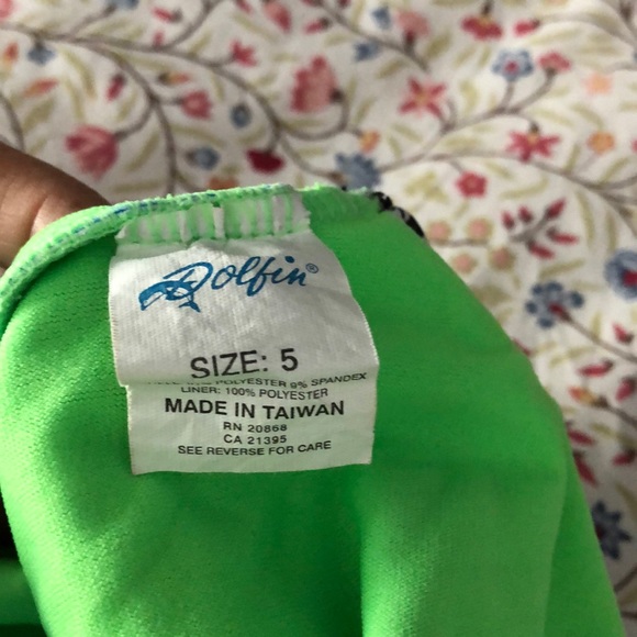 Little girls “Uglies” practice suit. Size 5 - Picture 4 of 4